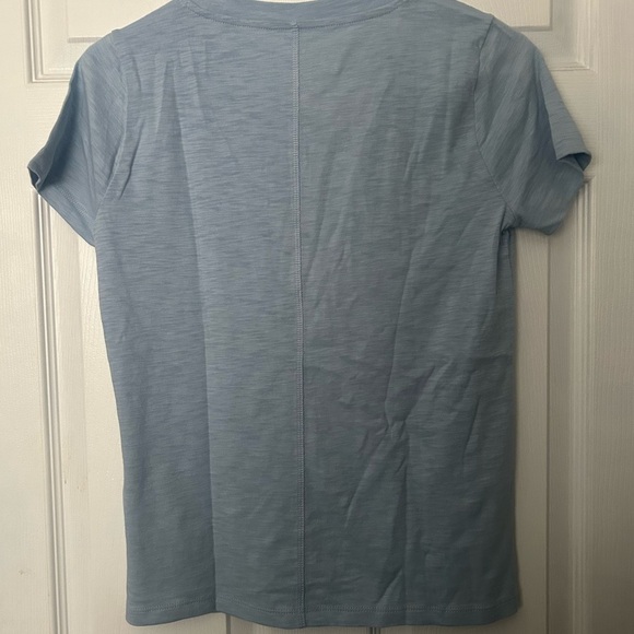 J. Crew Light Blue Short Sleeve Girlfriend Tee with Cute Back, Sz XS, NWOT - Picture 3 of 3